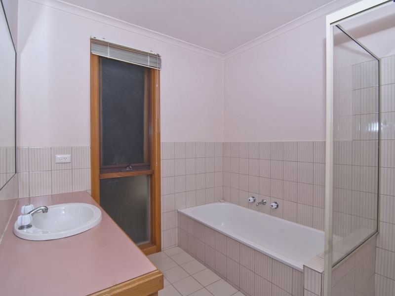 8 Antrim Close, Endeavour Hills VIC 3802