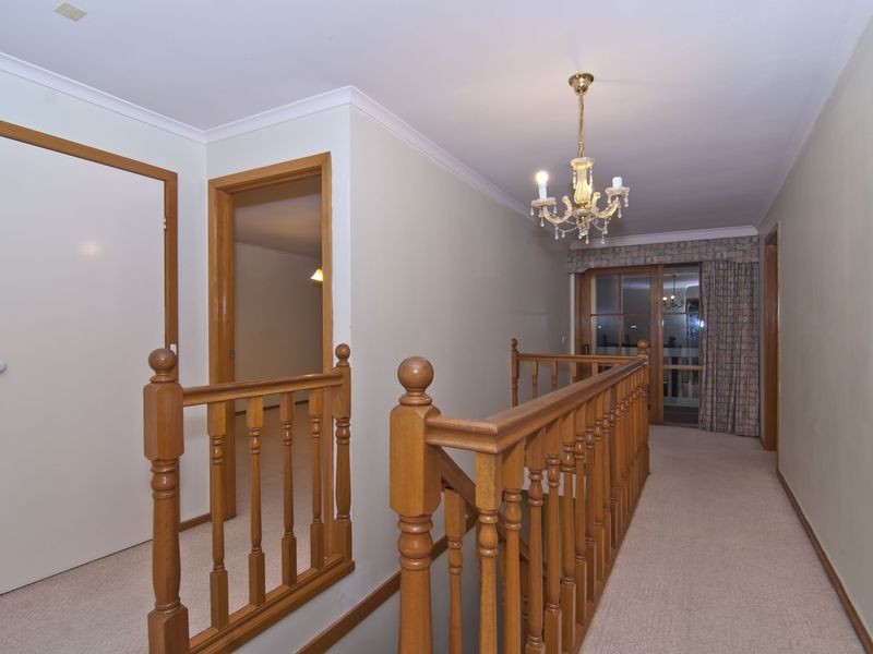 8 Antrim Close, Endeavour Hills VIC 3802