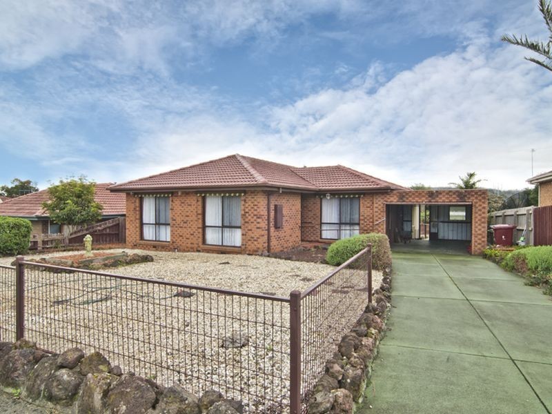 32 Cliffton Way, Endeavour Hills VIC 3802