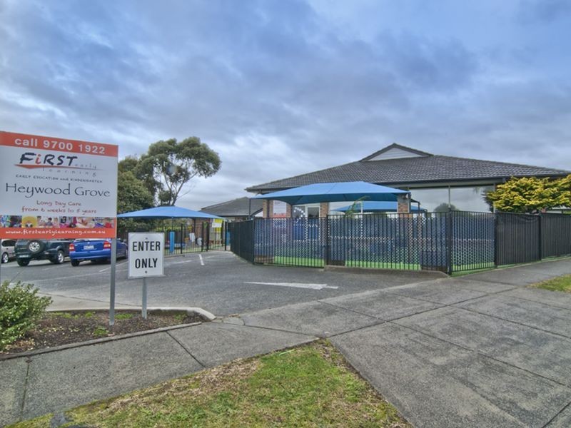 32 Cliffton Way, Endeavour Hills VIC 3802