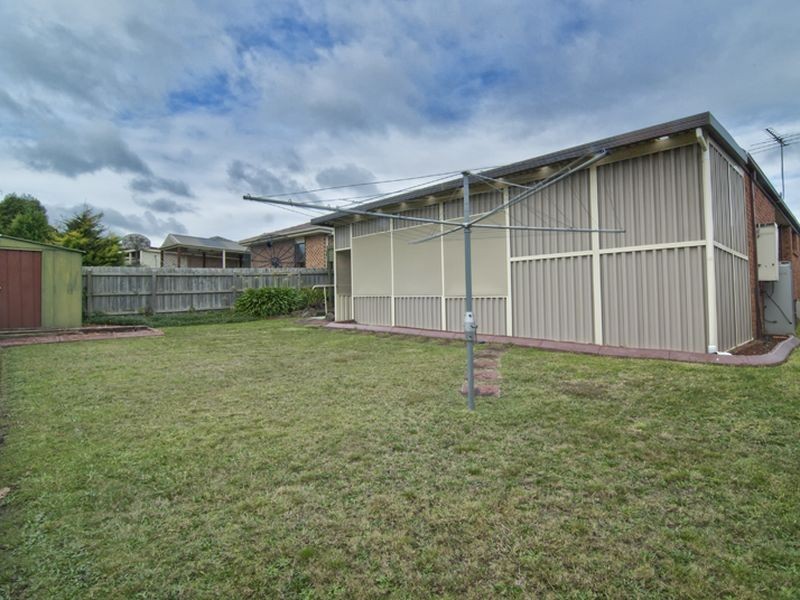 32 Cliffton Way, Endeavour Hills VIC 3802