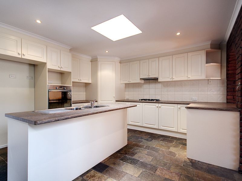 2 Roslyn Court, Dandenong North VIC 3175