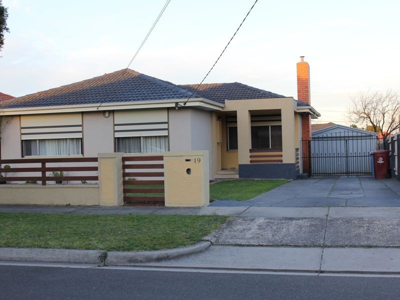 19 Holly Avenue, Dandenong North VIC 3175