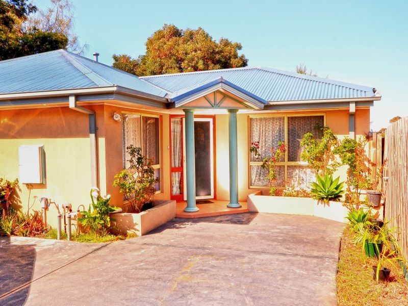 2/2 Janine Road, Springvale South VIC 3172