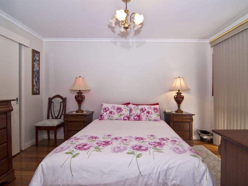 14 Isaac Smith Crescent, Endeavour Hills VIC 3802