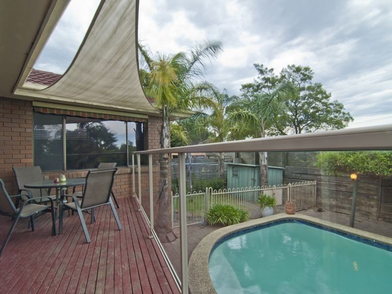 112 James Cook Drive, Endeavour Hills VIC 3802