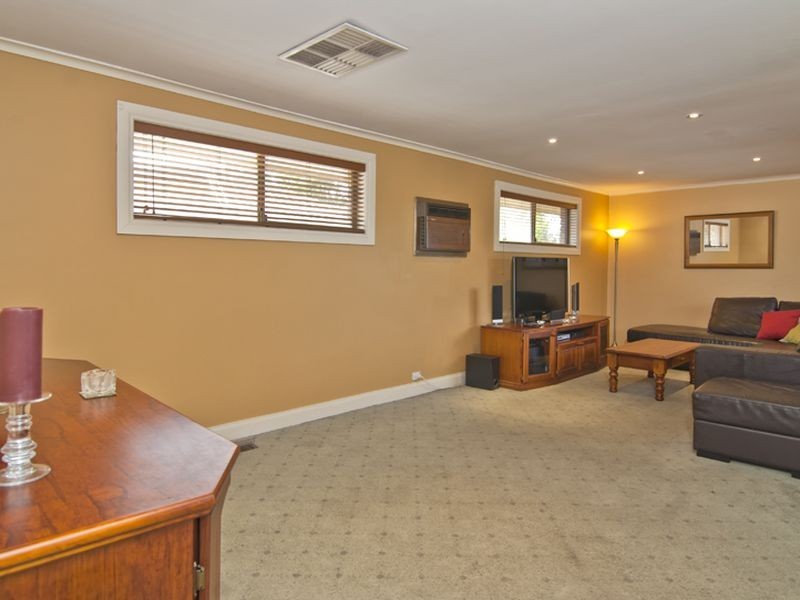 112 James Cook Drive, Endeavour Hills VIC 3802