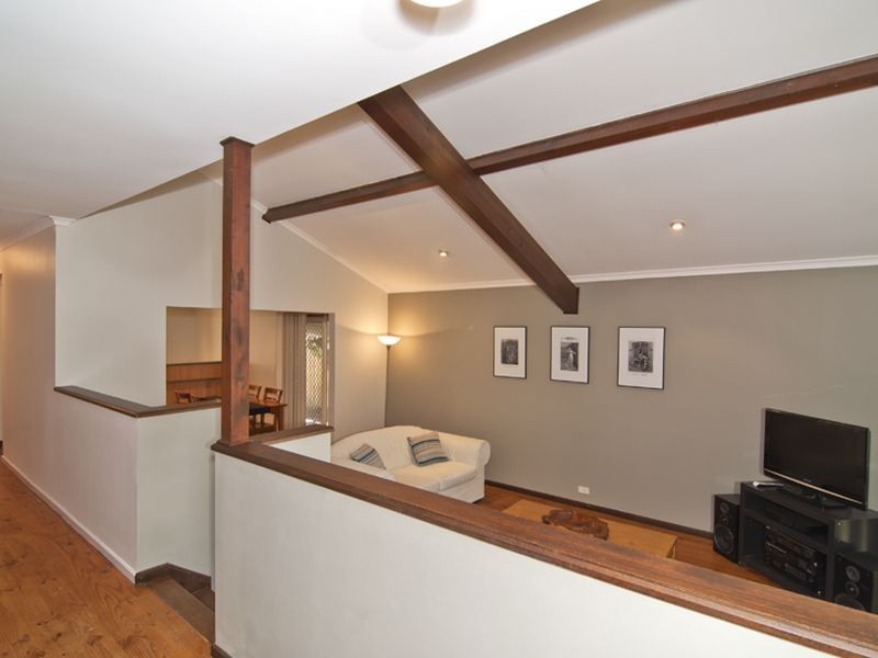 62 Chalcot Drive, Endeavour Hills VIC 3802