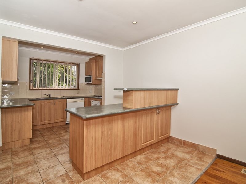 62 Chalcot Drive, Endeavour Hills VIC 3802