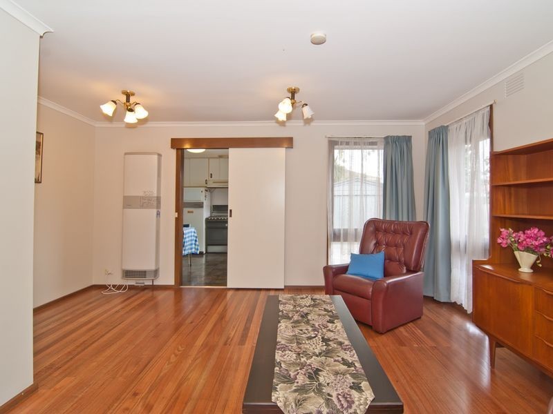 15 Floriana Avenue, Doveton VIC 3177