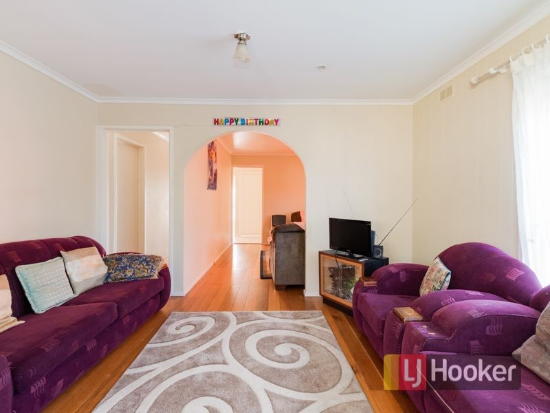 17 Brougham Close, Eumemmerring VIC 3177