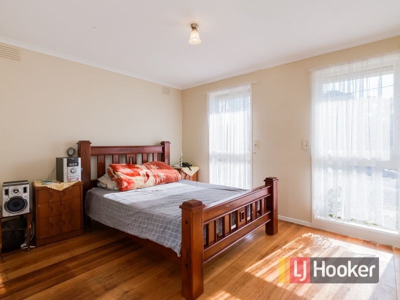 17 Brougham Close, Eumemmerring VIC 3177