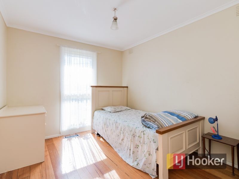 17 Brougham Close, Eumemmerring VIC 3177