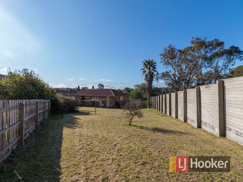 17 Brougham Close, Eumemmerring VIC 3177