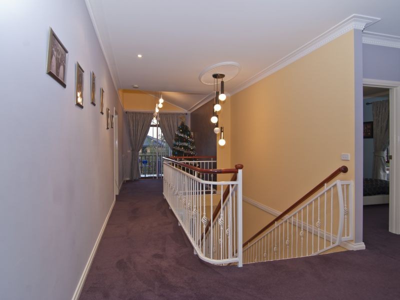 22 Sienna Crescent, Endeavour Hills VIC 3802