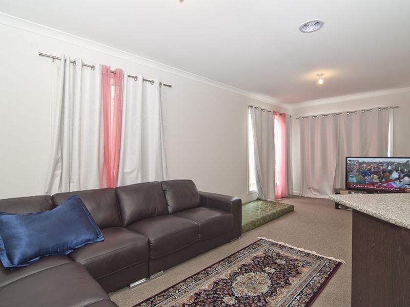 8/4 Young Road, Hallam VIC 3803