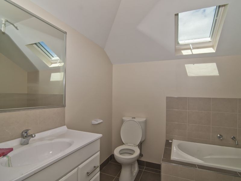 2/27 Louis Street, Doveton VIC 3177