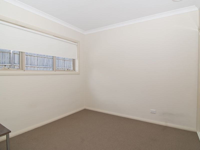 2/27 Louis Street, Doveton VIC 3177