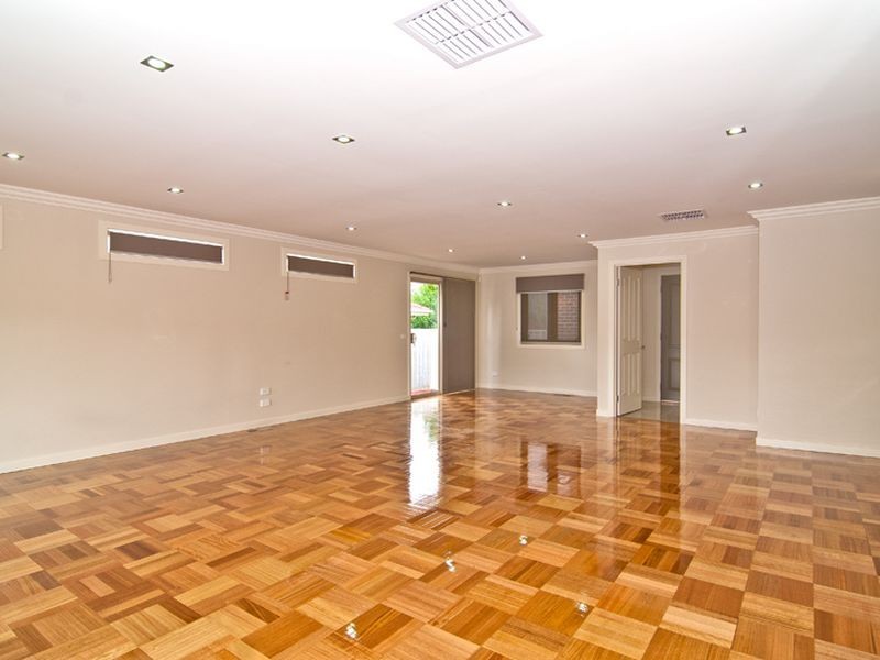 102 Chalcot Drive, Endeavour Hills VIC 3802