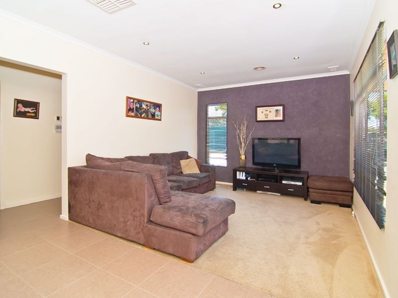 35 Oak Avenue, Doveton VIC 3177