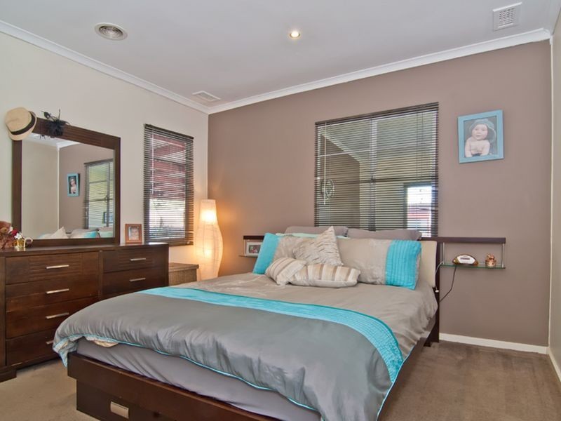 35 Oak Avenue, Doveton VIC 3177