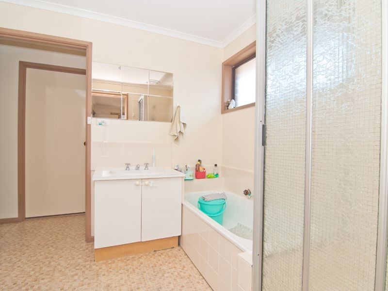 24 Tamarisk Road, Narre Warren VIC 3805