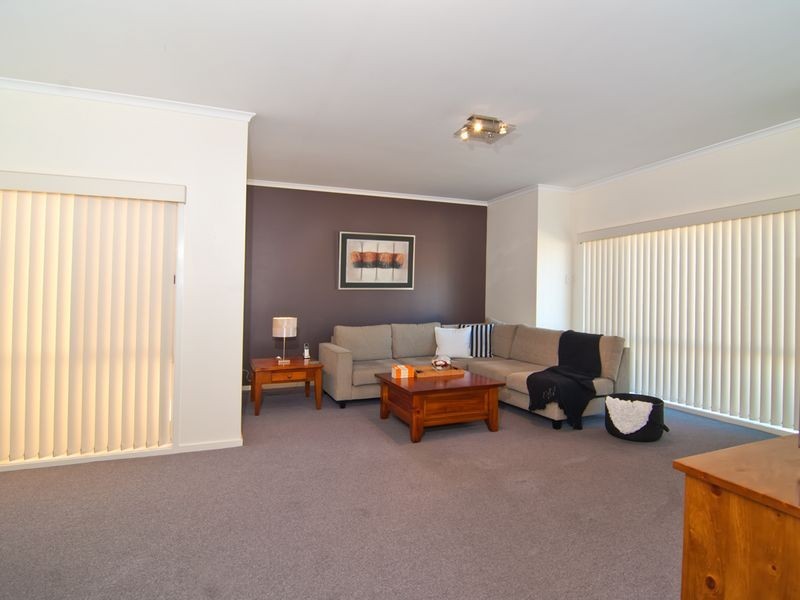 15 Wintersun Road, Berwick VIC 3806