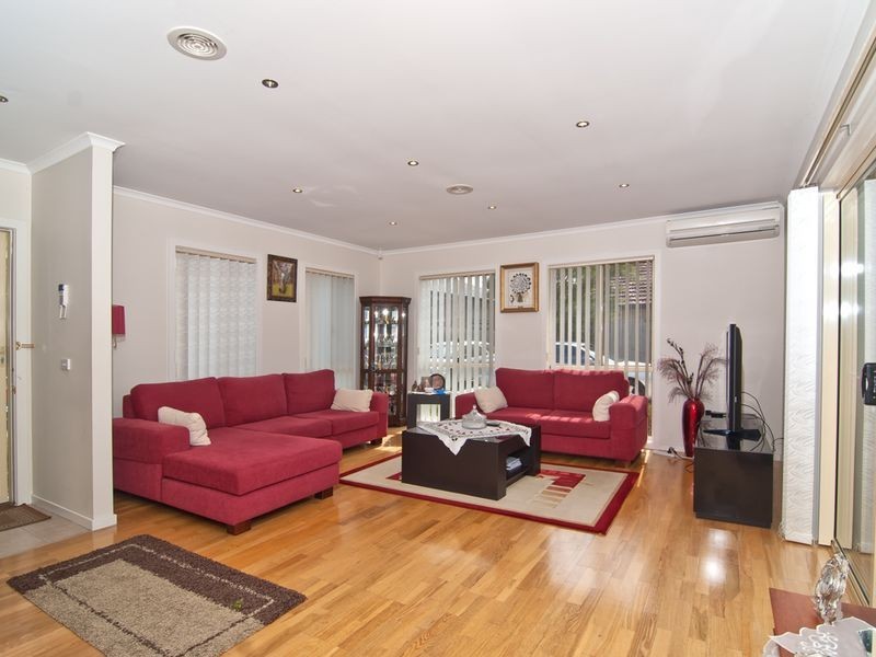 2/12 Burrows Avenue, Dandenong VIC 3175