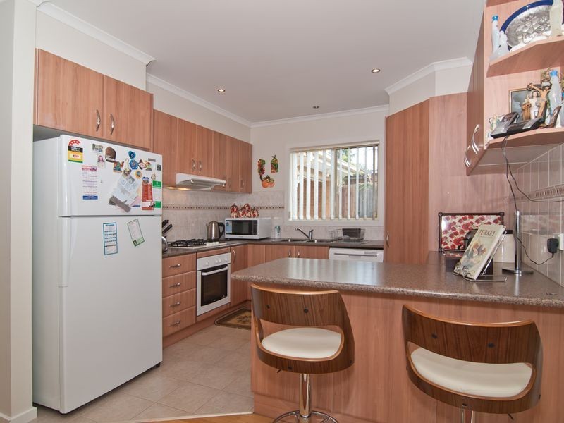 2/12 Burrows Avenue, Dandenong VIC 3175