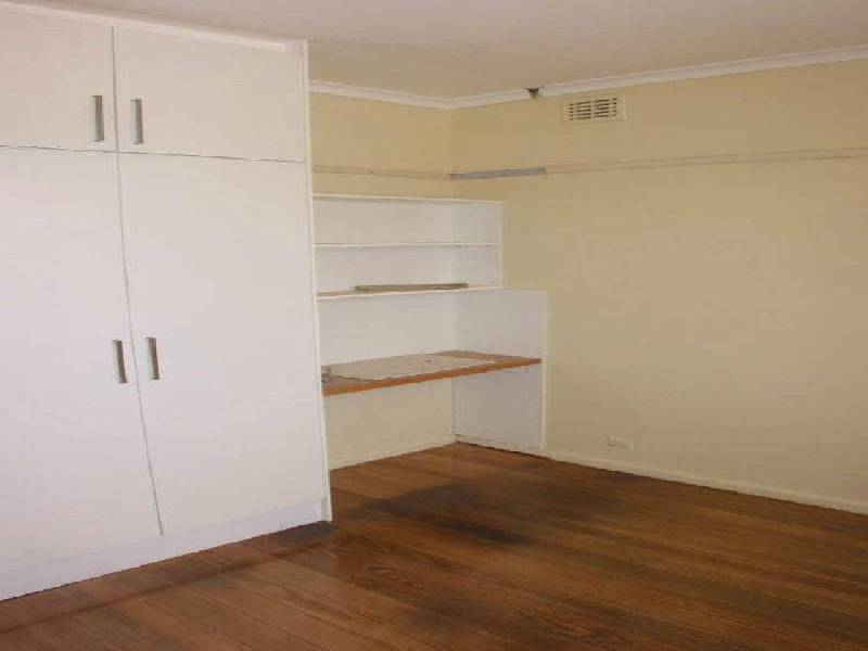 10 Elmhurst Street, Noble Park North VIC 3174