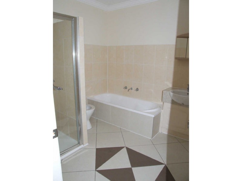 2/12 Rhoden Grove, Eumemmerring VIC 3177