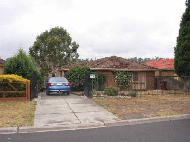 16 Struan Avenue, Endeavour Hills VIC 3802