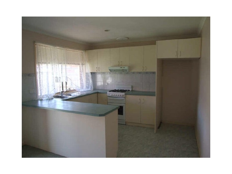 16 The Eyrie, Hampton Park VIC 3976