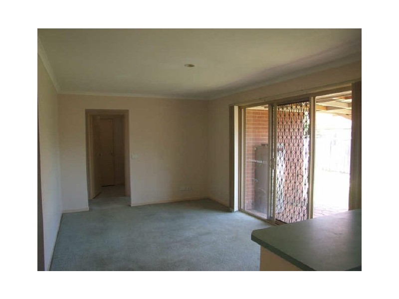 16 The Eyrie, Hampton Park VIC 3976
