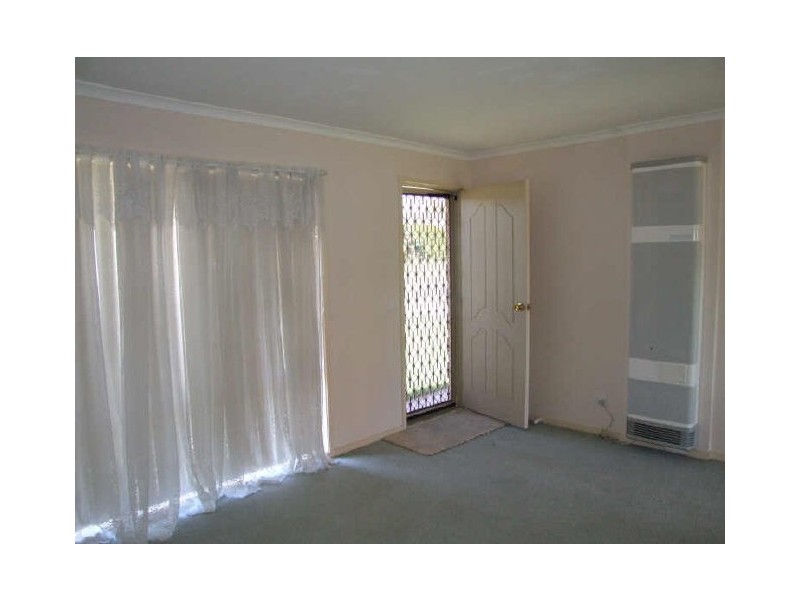 16 The Eyrie, Hampton Park VIC 3976