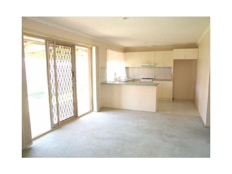 16 The Eyrie, Hampton Park VIC 3976