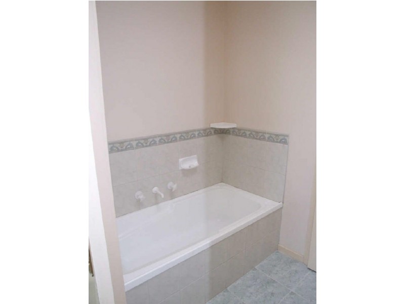 16 The Eyrie, Hampton Park VIC 3976