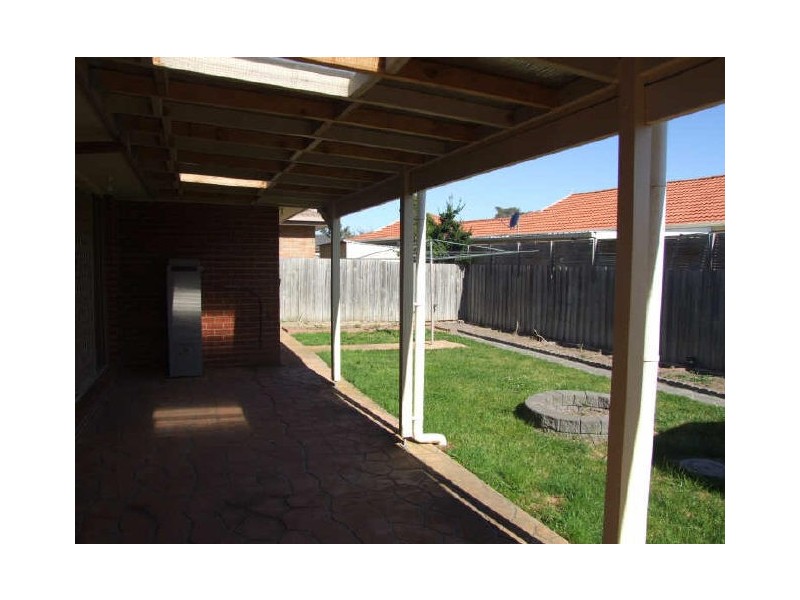 16 The Eyrie, Hampton Park VIC 3976