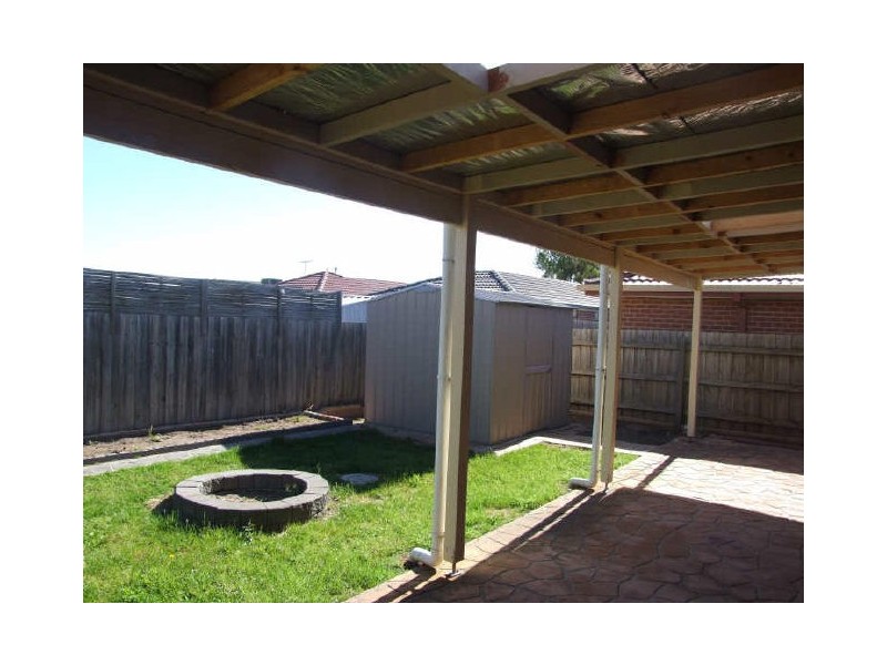 16 The Eyrie, Hampton Park VIC 3976