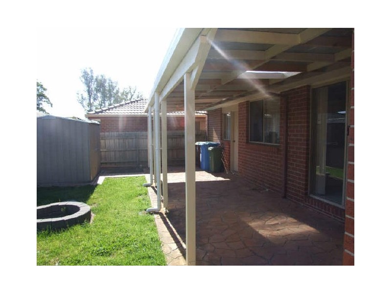 16 The Eyrie, Hampton Park VIC 3976