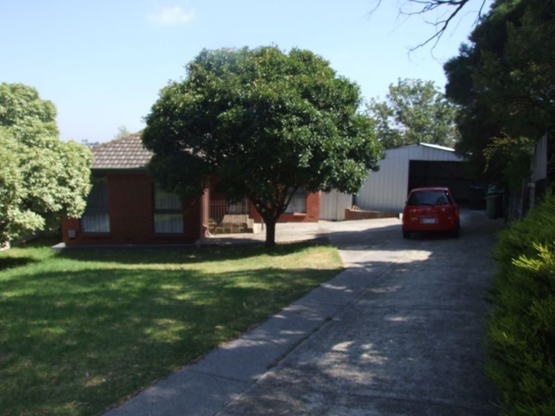 11 Gumbuya Close, Eumemmerring VIC 3177