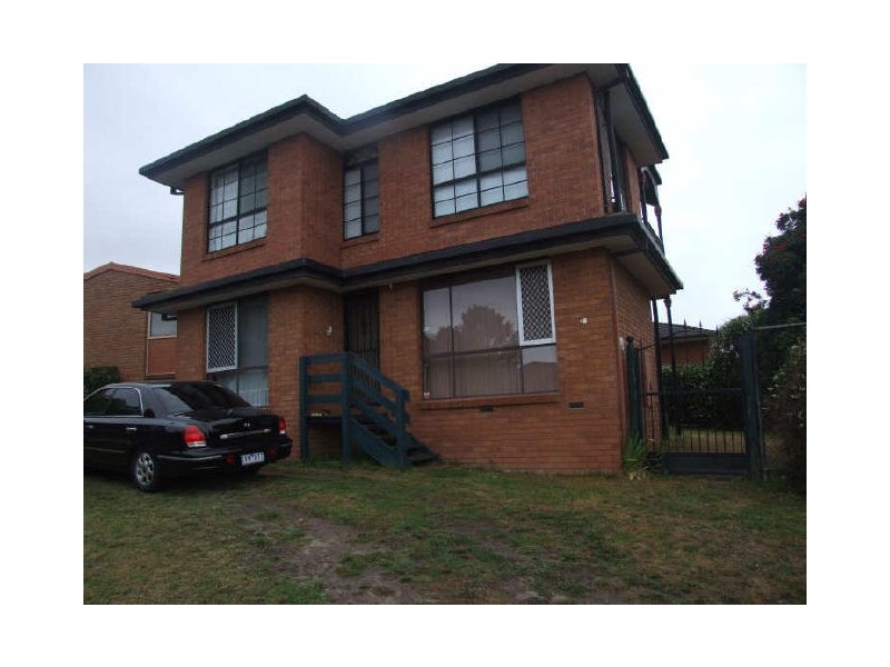64 Willow Drive, Hampton Park VIC 3976