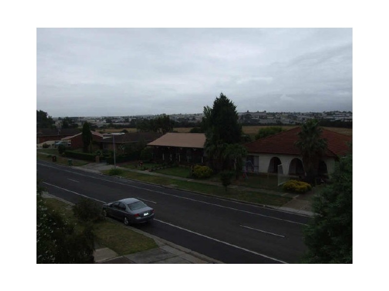 64 Willow Drive, Hampton Park VIC 3976