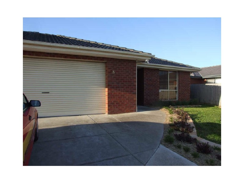 8 Fouz Mews, Cranbourne East VIC 3977