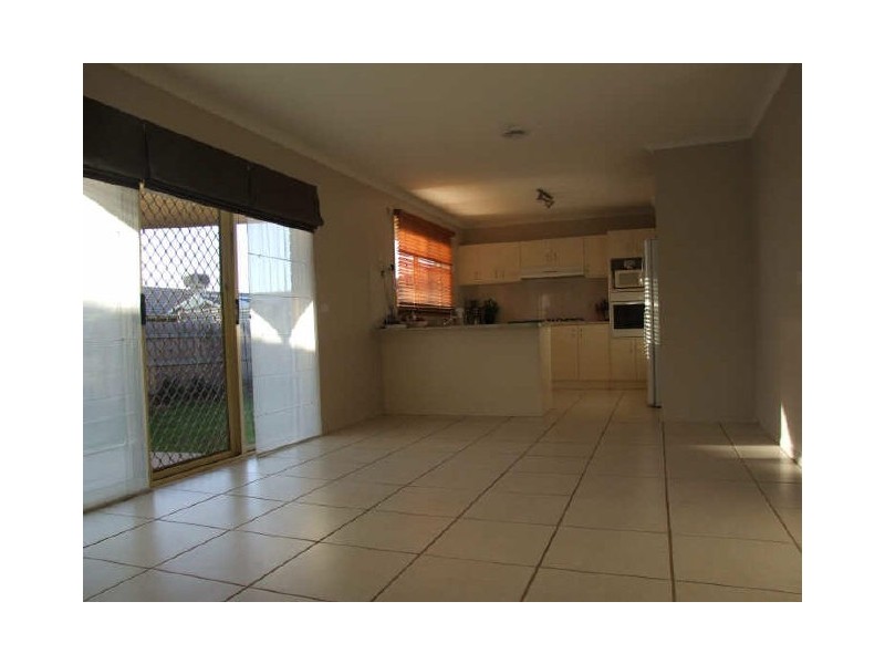 8 Fouz Mews, Cranbourne East VIC 3977