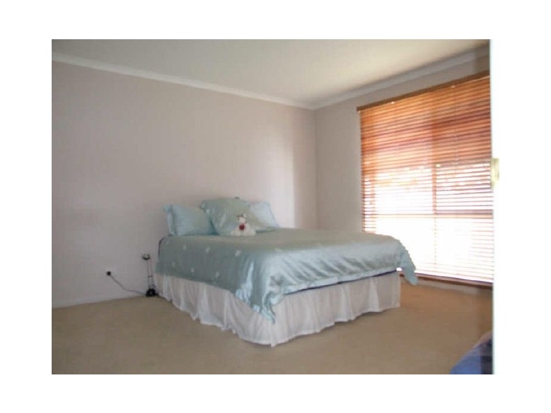 8 Fouz Mews, Cranbourne East VIC 3977