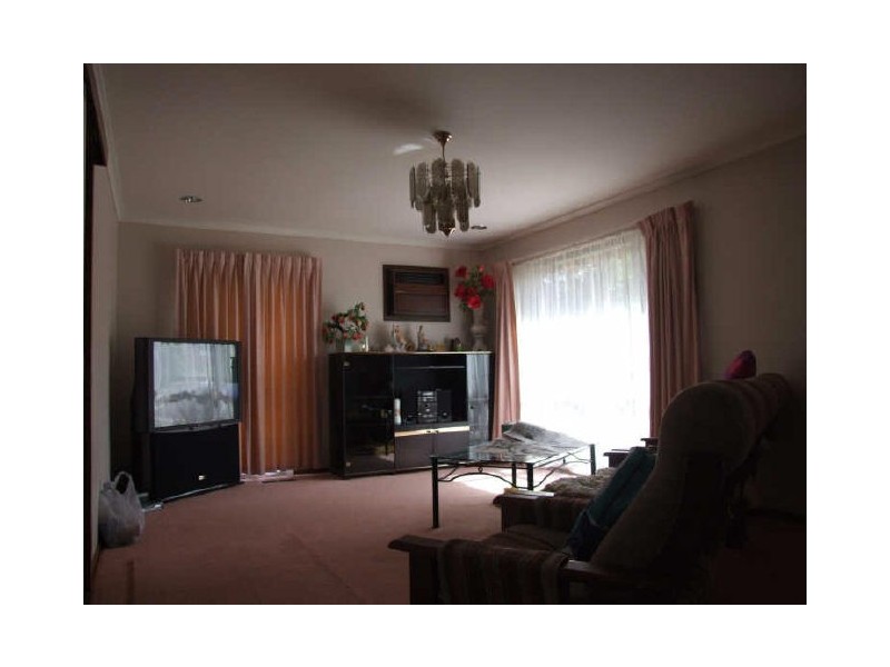 32 Thomas Mitchell Drive, Endeavour Hills VIC 3802