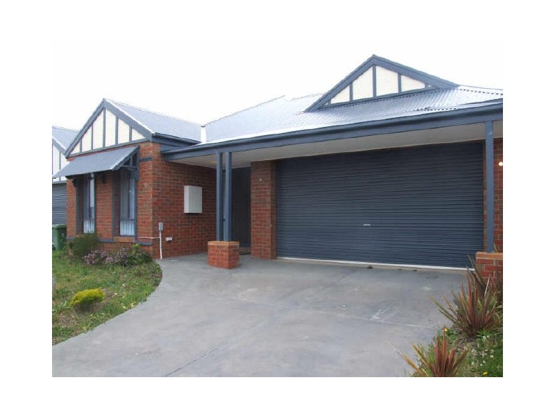 6 Hal Porter Terrace, Lynbrook VIC 3975
