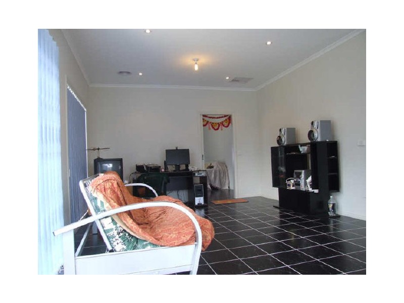 6 Hal Porter Terrace, Lynbrook VIC 3975