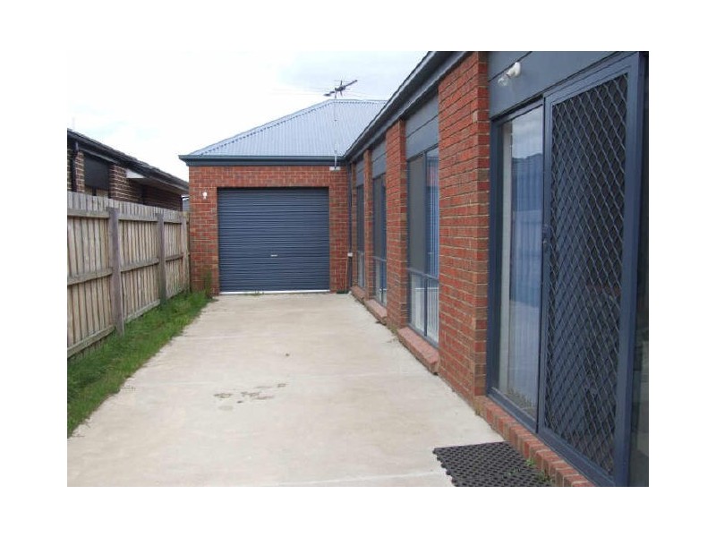 6 Hal Porter Terrace, Lynbrook VIC 3975
